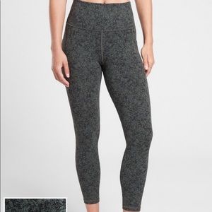 Athleta Salutation Stash Pocket II Textured Tight Moonflower Bali Green